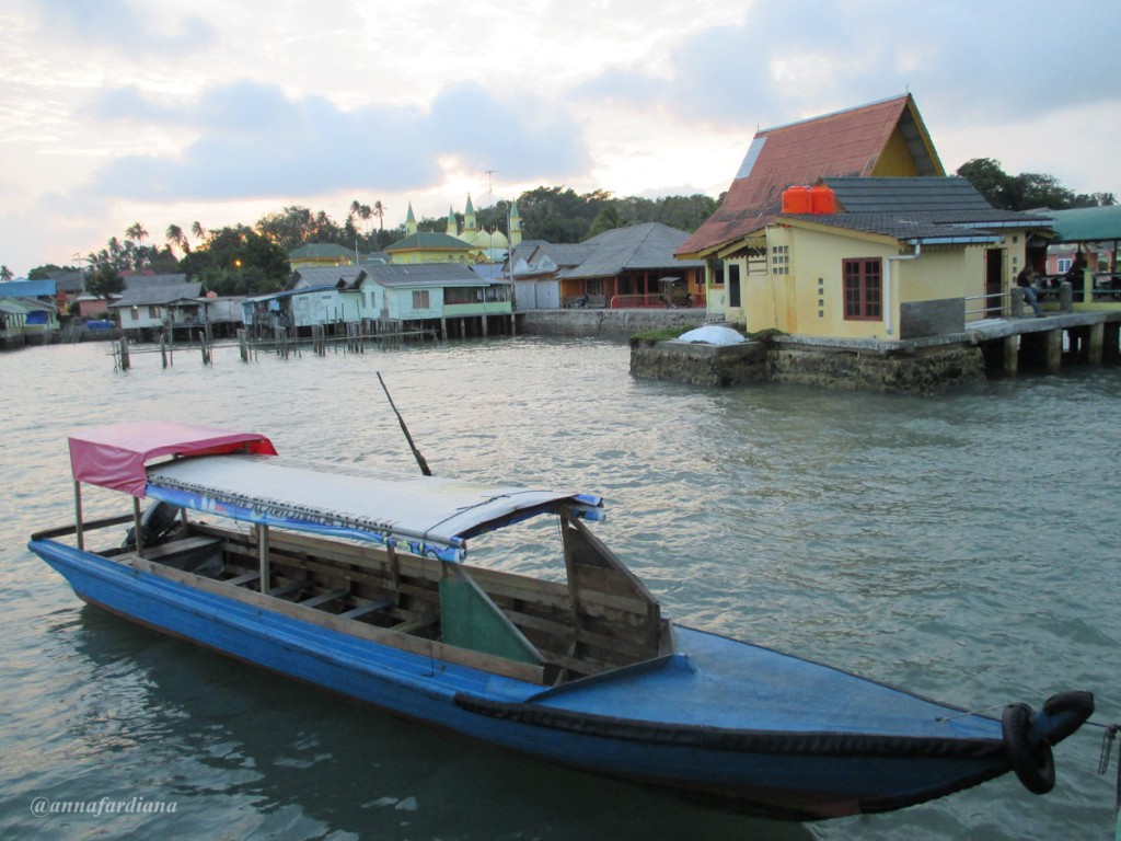 Pompong / perahu bermotor di Pulau Penyengat