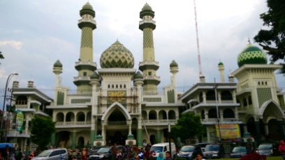 Masjid Agung Malang yang berada di sebelah barat alun-alun.